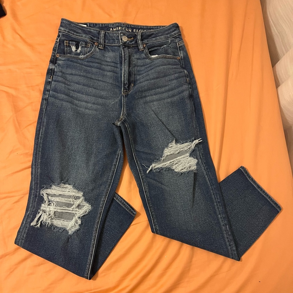 AE Size 8 Regular Mom Jeans (New)